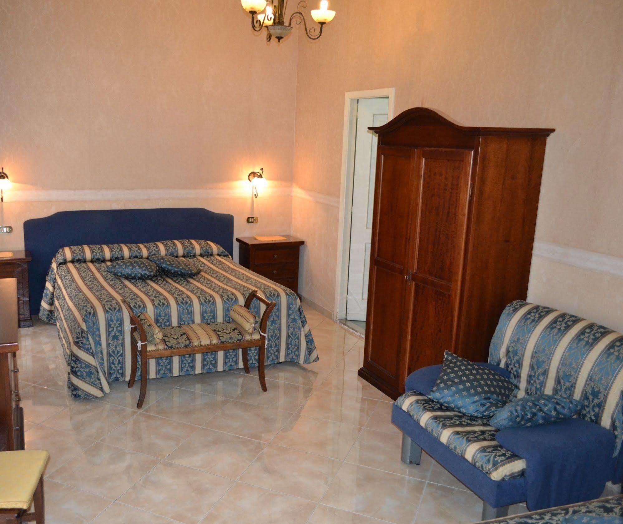 Toledo Bed & Breakfast Napoli Bagian luar foto